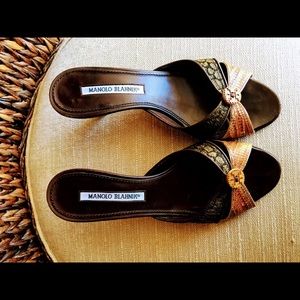 AUTHENTIC Manolo Blahnik leather slide sandals